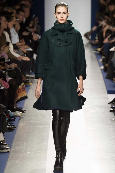 Look 3